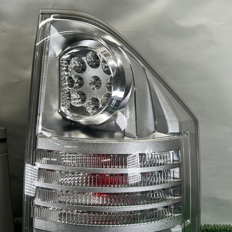 ヴォクシー ZRR70W【テールランプ/ライト左右セット】81560-28540