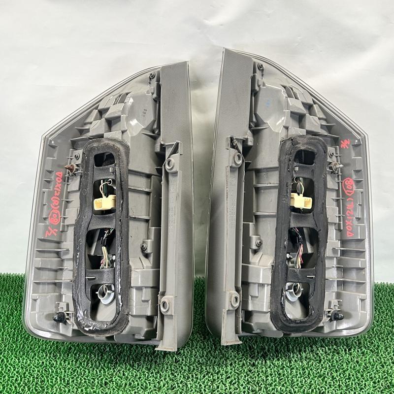 ヴォクシー ZRR70W【テールランプ/ライト左右セット】81560-28540