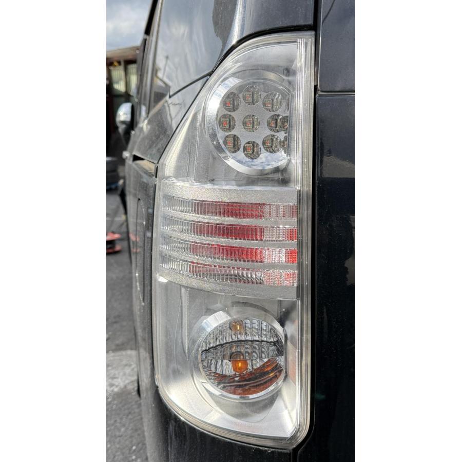ヴォクシー ZRR70W【テールランプ/ライト左右セット】81560-28540