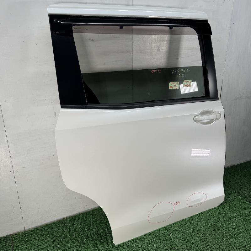 ヴォクシー ZRR80G【リアスライドドア右(R)】※イージークローザー付