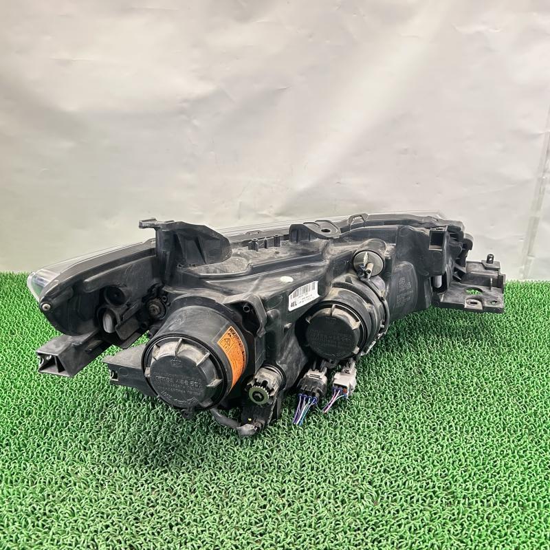 アウトランダーPHEV GG2W【ヘッドライト/ランプ 左(L)】8301C205 H26