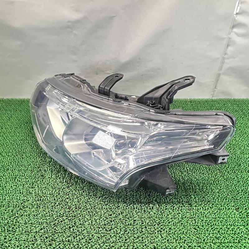アウトランダーPHEV GG2W【ヘッドライト/ランプ 左(L)】8301C205 H26