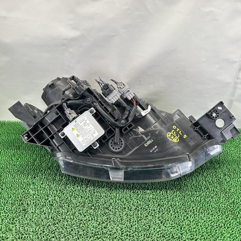 アウトランダーPHEV GG2W【ヘッドライト/ランプ 左(L)】8301C205 H26