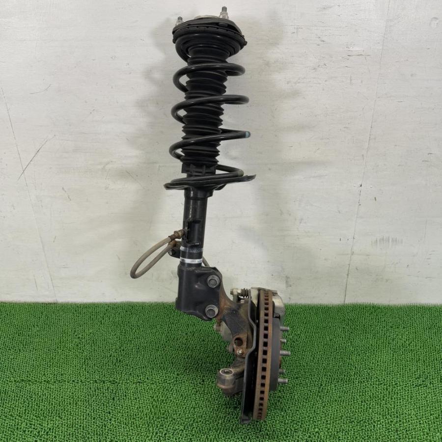 ヴォクシー ハイブリッド ZWR80W【ストラット ASSY 右】ハブ