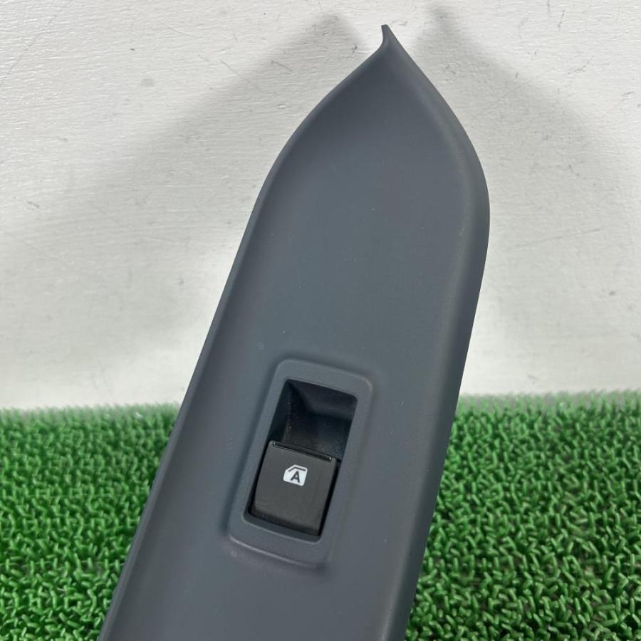 ▽ヴォクシー ハイブリッド ZWR80W【ウィンドウスイッチ 助手席/左L