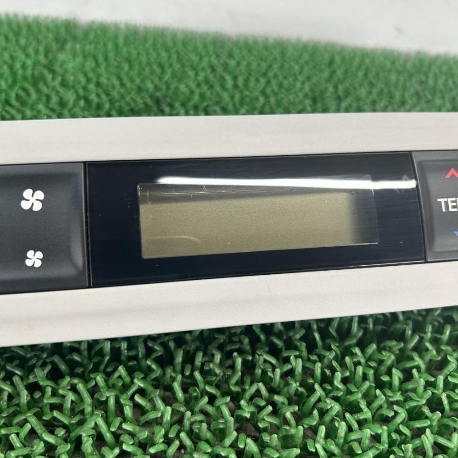 ▽エスクァイア ハイブリッド ZWR80G【リアエアコンスイッチ】84010