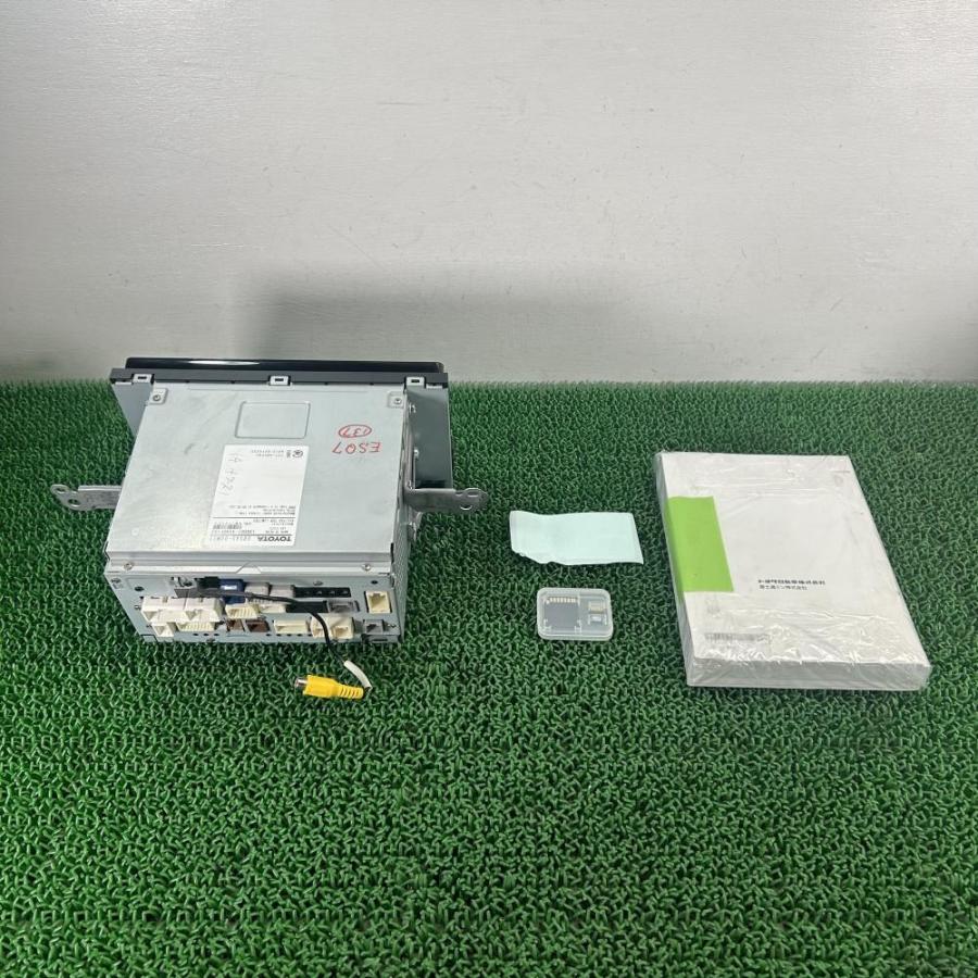 トヨタ純正 NSZT-Y64T 2015年地図 エスクァイア用 エスクァイア ハイブリッド ZWR80G【ナビ/カーナビゲーション 純正