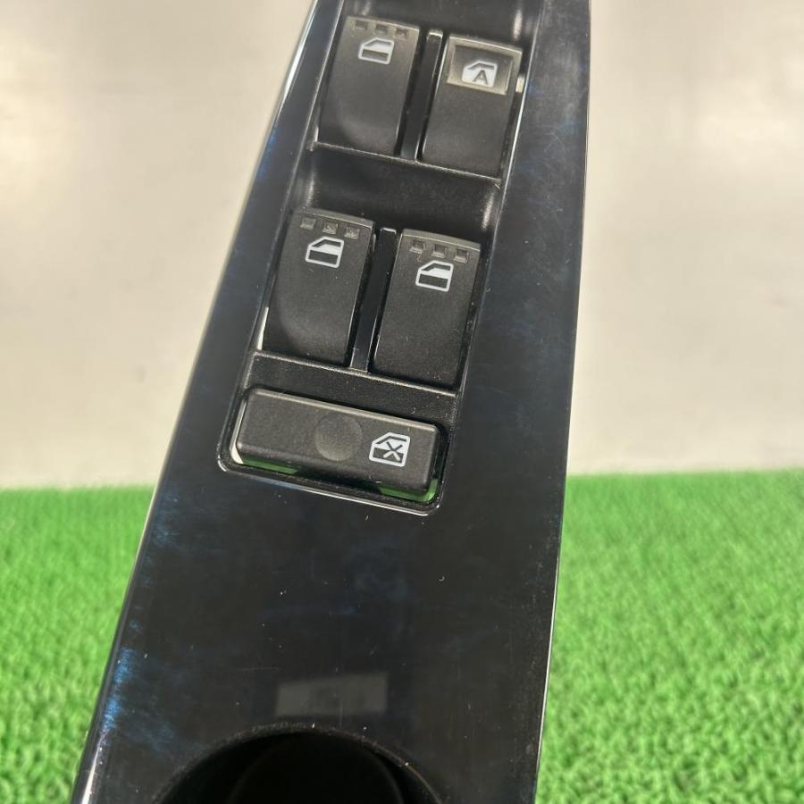タント カスタム LA600S【ウィンドウスイッチ 運転席側/右(R)】74231