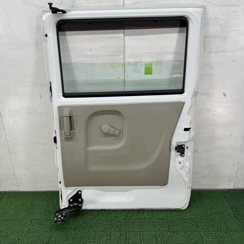 クリッパー NV100 DR17V 右リアドア スライドドア NV100クリッパー DR17V【リアスライドドア右(R)】82100-4A01F ※ガラス