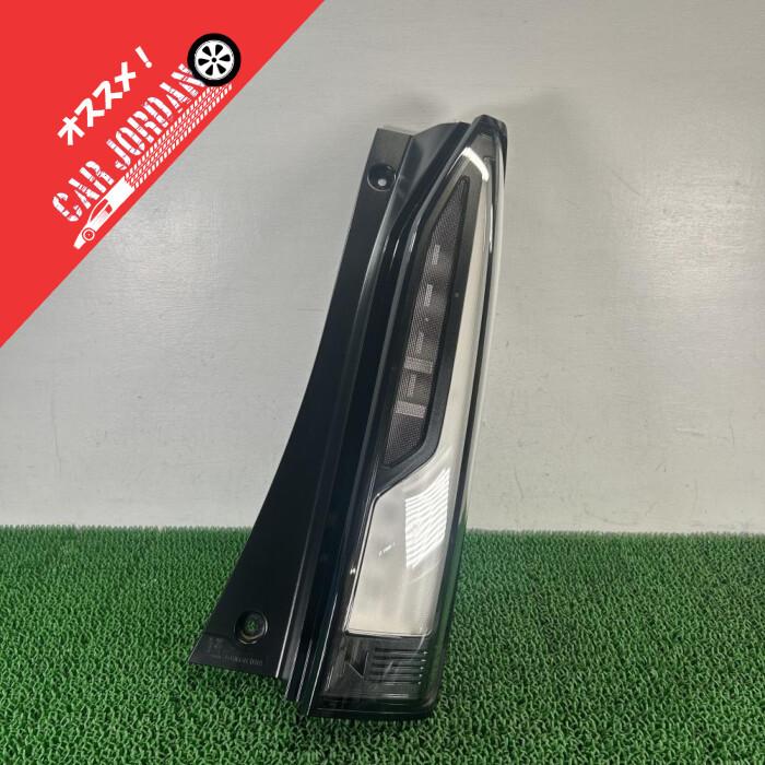 NBOX 破損なし　右テールライト　33500-32R-J016-M1 N BOX カスタム JF5【テールランプ 右(R)】33500-32R-J01 ライト LED