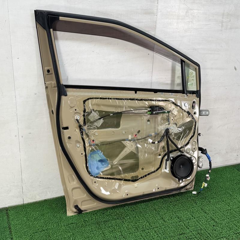 シエンタ ハイブリッド NHP170G【フロントドア 左(L)】※ガラス付き 4V6