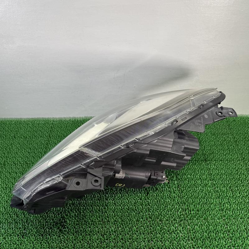 スズキ　スイフトヘッドライト　右35120-52RH2 スイフトスポーツ ZC33S【ヘッドライト 右(R)】35120-52RD0 ランプ H29