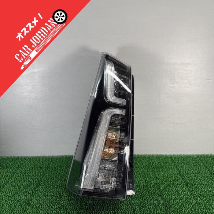 LA650S タント カスタム 左 純正 テールライト テールランプ ダイハツ 純正 タント 《 LA650S 》 左テールランプ P31600-25005505