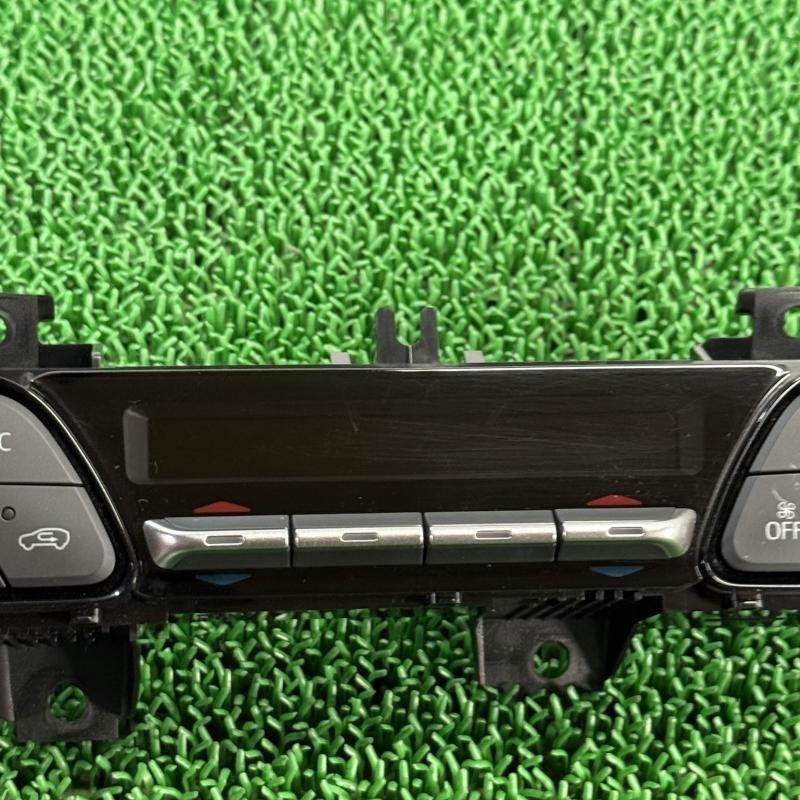 CH-R ZYX10【エアコンスイッチパネル】55900-10460 H29 トヨタ CHR001