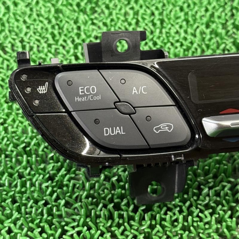 CH-R ZYX10【エアコンスイッチパネル】55900-10460 H29 トヨタ CHR001