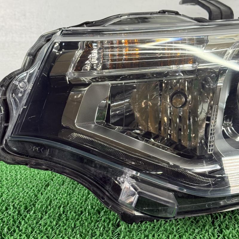 アウトランダーGG2W 左ヘッドランプ・ヘッドライト PHEV Gナビパッケージ アウトラウンダーPHEV GG2W 【ヘッドライト 左(L)】 8301C205 ランプ