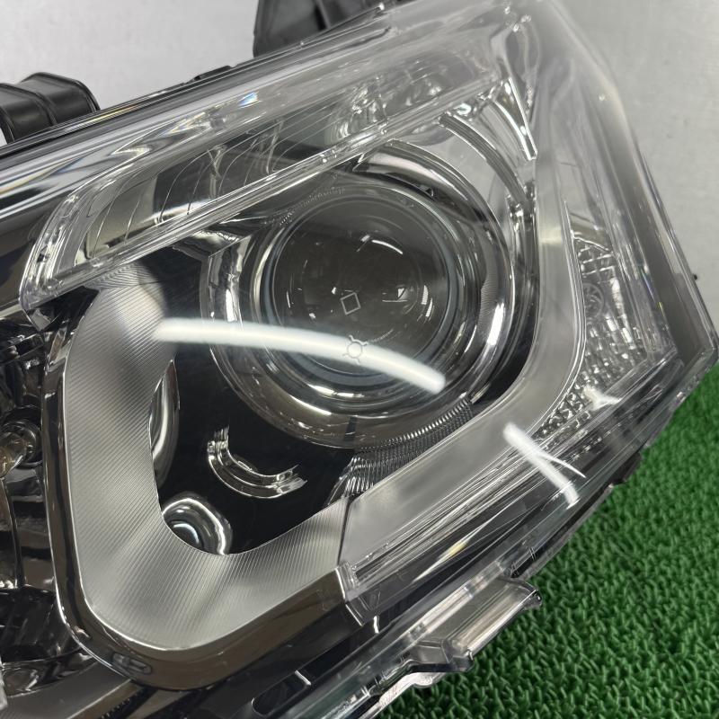 アウトラウンダーPHEV GG2W 【ヘッドライト 左(L)】 8301C205 ランプ