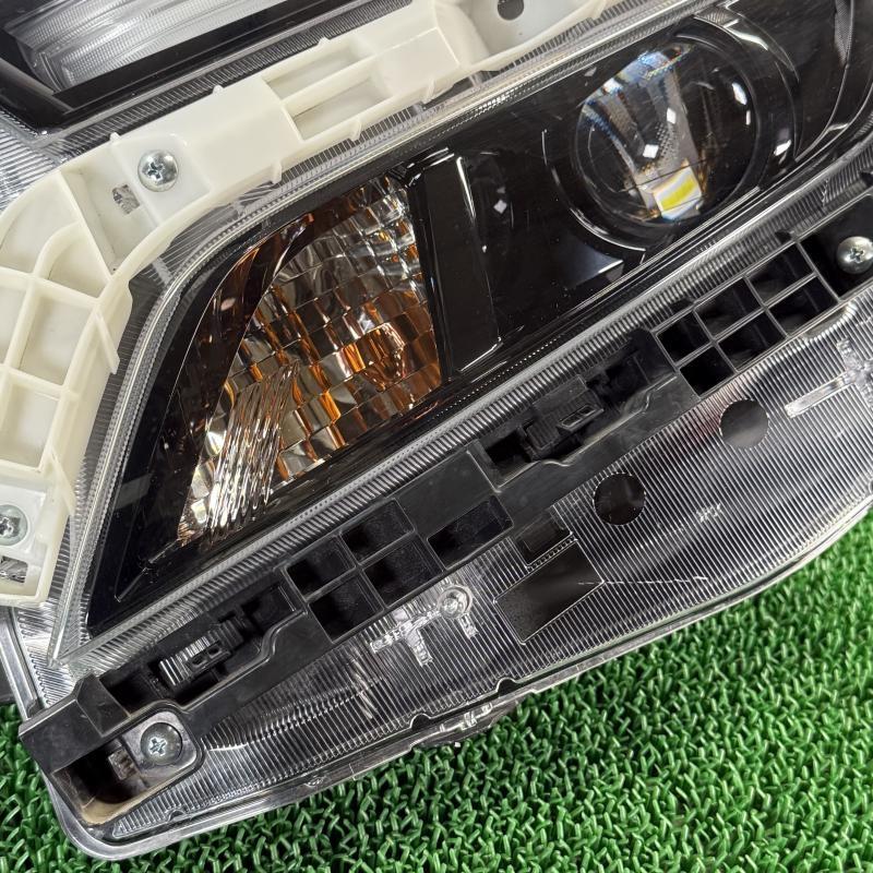 ソリオバンデッド MA37S 【ヘッドライト 左L】 35300-83SA3 ランプ R4