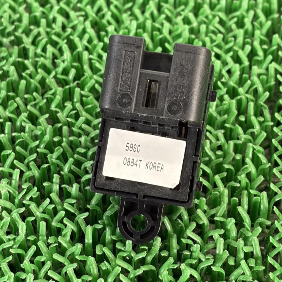 エブリイ DA17V【ウィンドウスイッチ 左(L)】助手席側 37995-59S01 R6