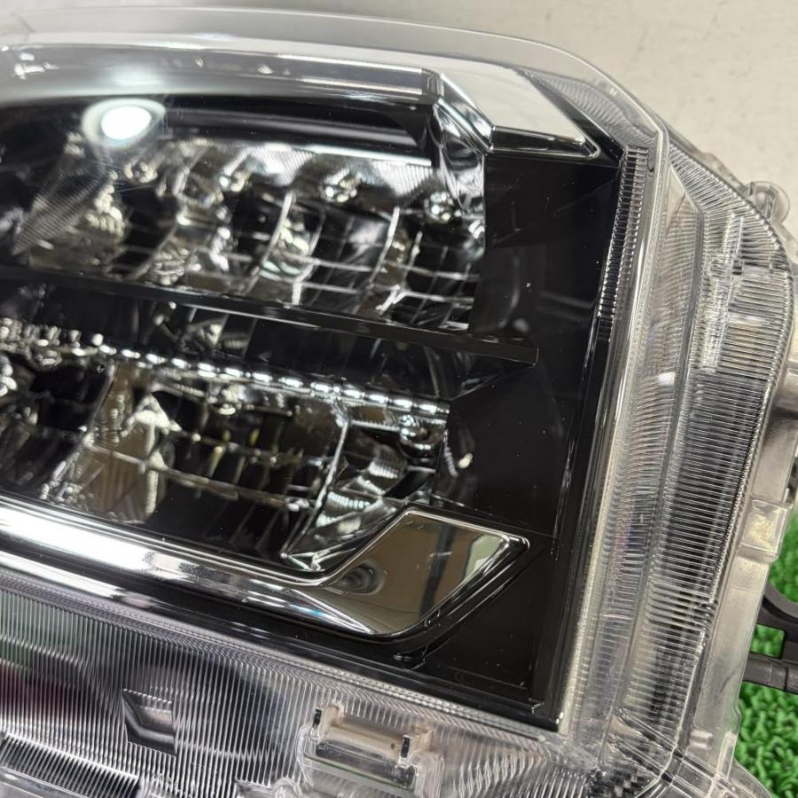 LA900S タフト　左ヘッドライト　　81150-B2B40 タフト LA900S【ヘッドライト 右R】81110-B2B10 ランプ R3 ダイハツ