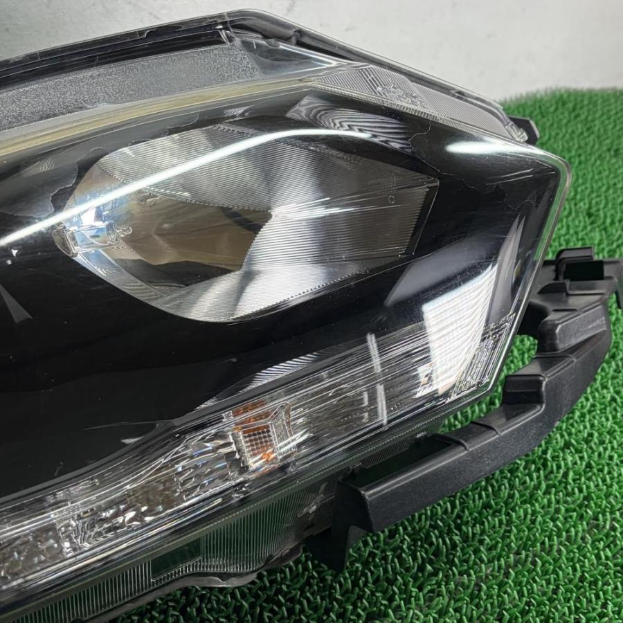 ▽ヴェゼル RU1【ヘッドライト LED 右R】ランプ ※補修アリ 33100-T7A