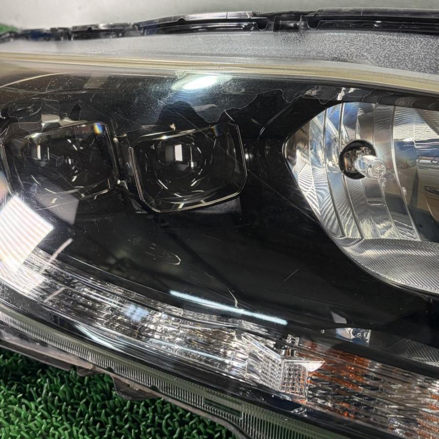 ▽ヴェゼル RU1【ヘッドライト LED 右R】ランプ ※補修アリ 33100-T7A