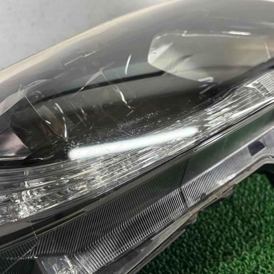 ▽ヴェゼル RU1【ヘッドライト LED 右R】ランプ ※補修アリ 33100-T7A
