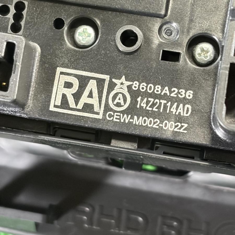 アウトラウンダーPHEV GG2W【ウィンドウスイッチ 右】8608A236 運転席
