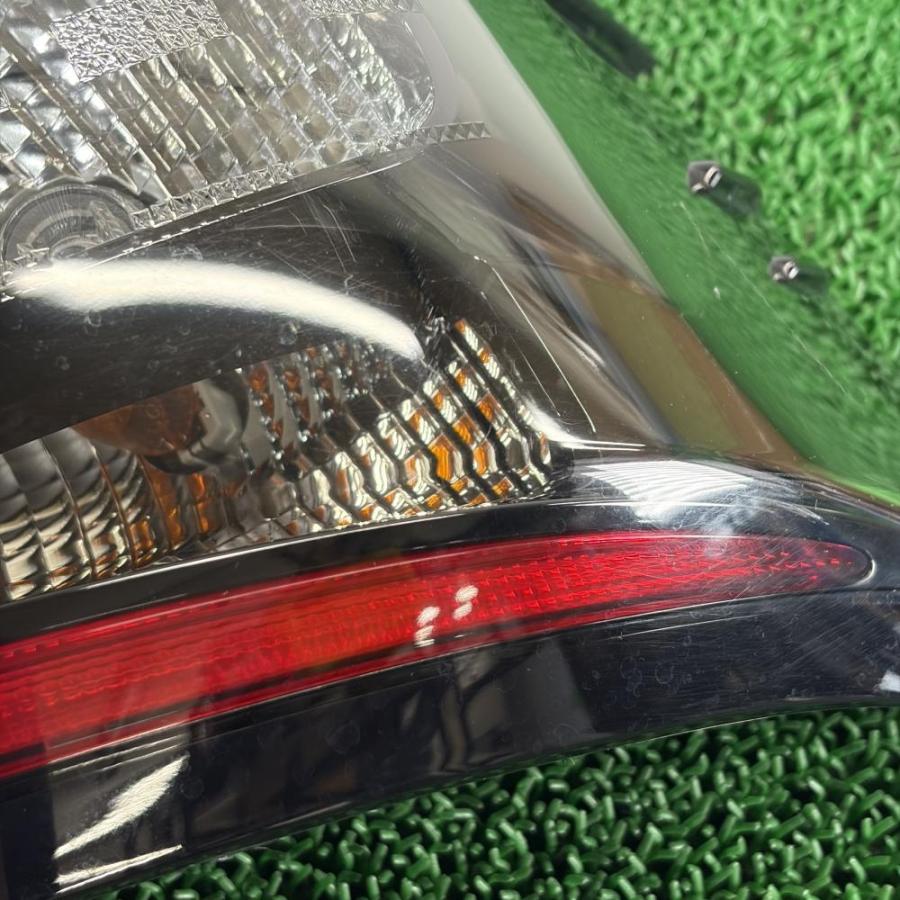 シエンタ ハイブリッド NHP170G【テールランプ 右(R)】81551-52C90