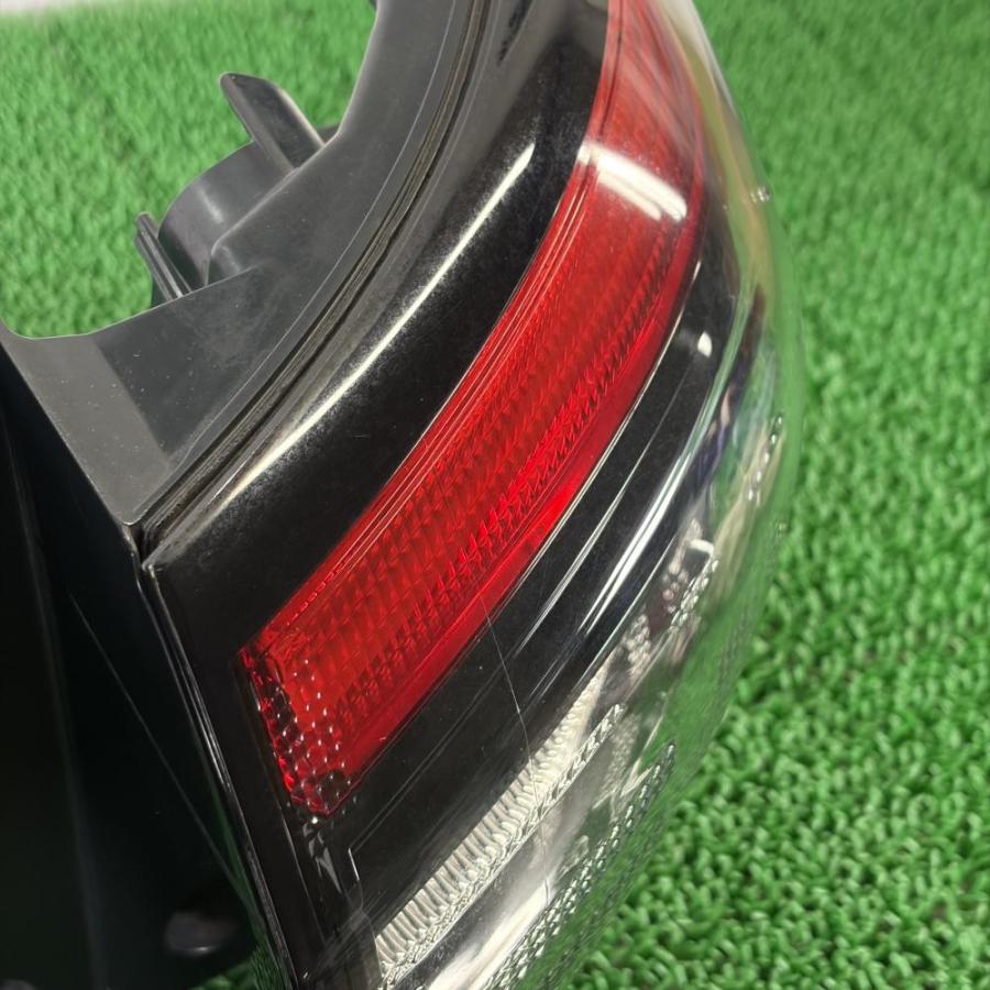 シエンタ ハイブリッド NHP170G【テールランプ 右(R)】81551-52C90