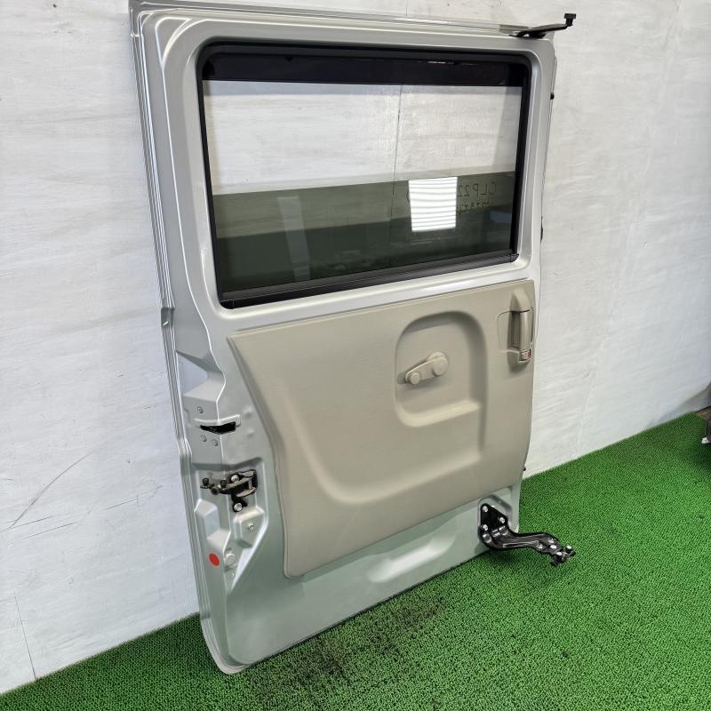 NV100クリッパーバン DR17V【リアドア 左(L)】Z2S ※ガラス付き R4 日産