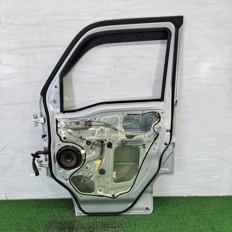 NV100クリッパーバン DR17V【フロントドア 右(R)】80100-4A01E Z2S