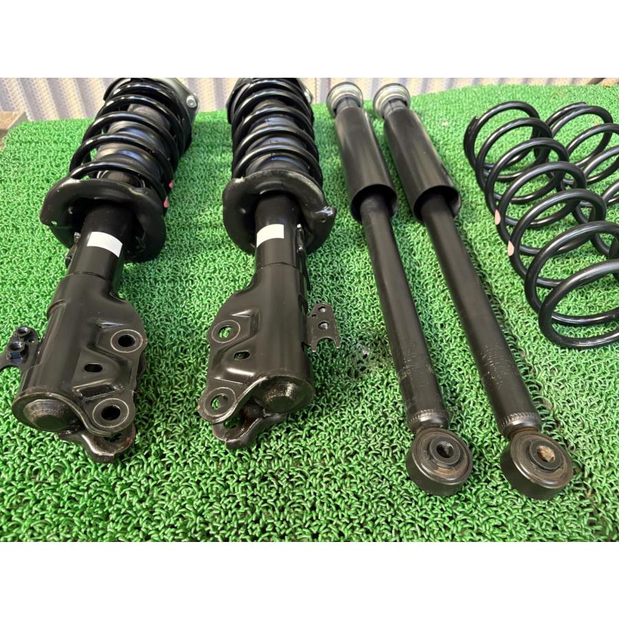 タントカスタム LA600S 純正サスペンション ダイハツ☆タントカスタム LA600S 純正サスペンション - メルカリ