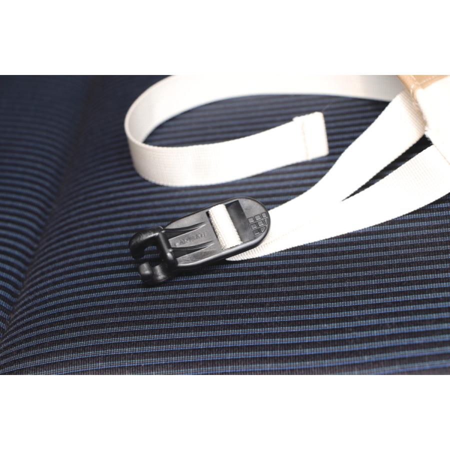 車内用ハンモック 至福 休憩 仮眠 ハンモック 車 カーメイト NZ314 シャーミング ハンモック ブラウン／アイボリークルマの中で足を伸ばして仮眠 (P07) | カーメイト | 07