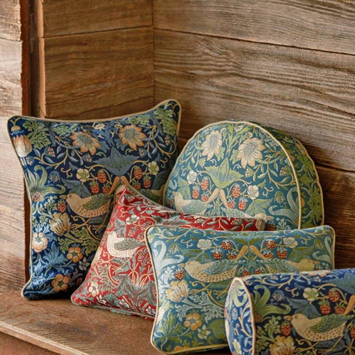 ウィリアム・モリス「いちご泥棒」変形クッション