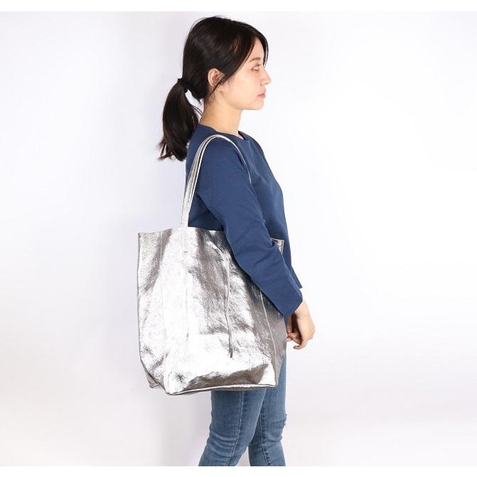 Andrea cardone アンドレア カルドネ レザートートバッグ レディース 本革 A4 大人 メタリック バッグ 小物 革 メタリック シルバー ホワイト ブラックの画像