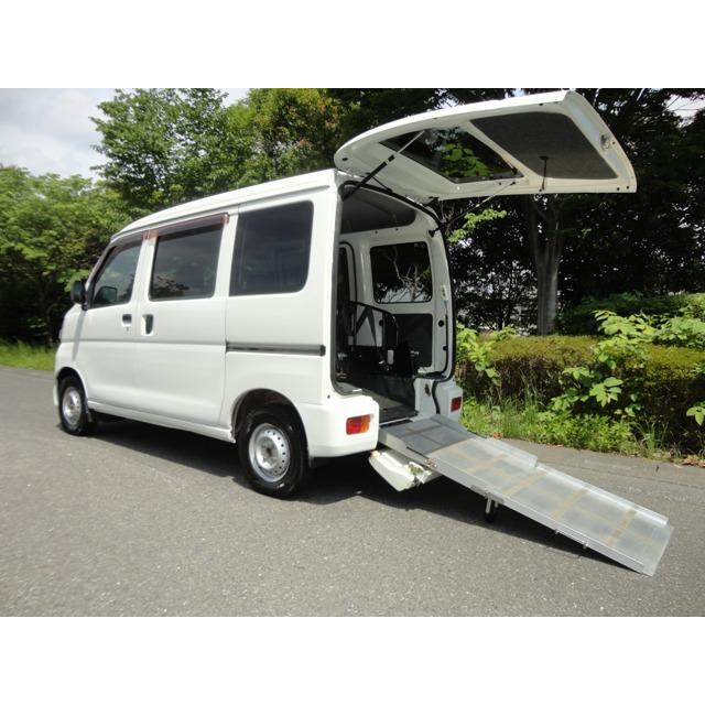 超特価激安 ダイハツ ハイゼットカーゴ スローパー 4wd 福祉車両 カーゴ660スローパー福祉タクシー補助席4wd 中古車 Watahan Jp