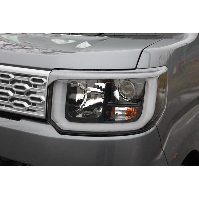 トヨタ ピクシス メガ フロントグリル