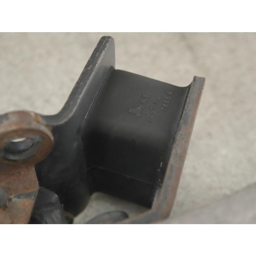 即決】 トヨタ マーク2 GF-GX100 ミッションマウント 12371-70050