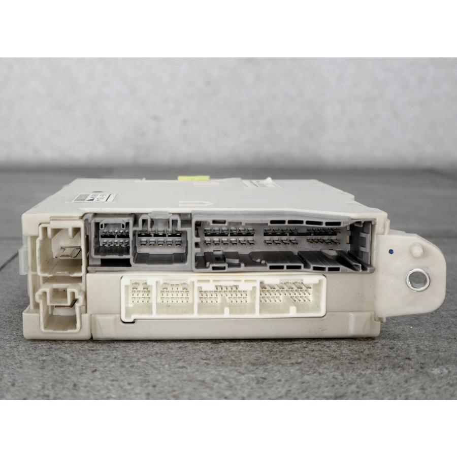トヨタ ノア DBA-ZRR70G 前期 助手席側 ジャンクションブロック