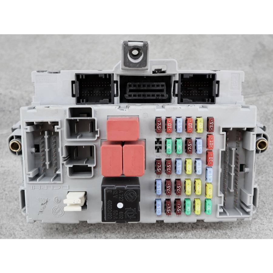 アルファロメオ 159 ABA-93922 2.2JTS ti 室内 ヒューズボックス