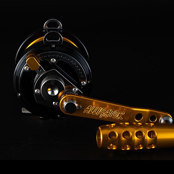アリゲーター 両軸リール バトル20GT BG-L alphatackle LTD BLACK GOLD(左)の画像