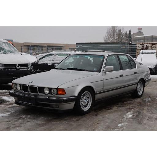 BMW Série 7 E32 740i 1992 Argenté – MCG 1/18 – Modèle Miniature Moulé Sous Pression