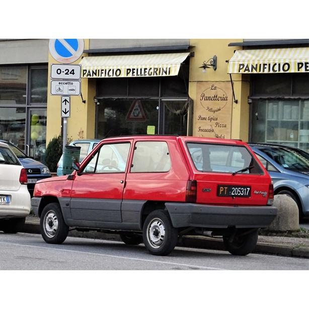 1/24 フィアット パンダ 赤 レッド Fiat Panda 45 red 1980 1:24 梱包
