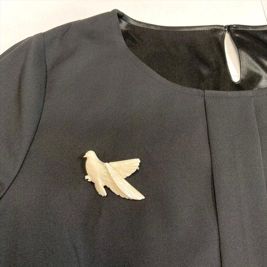 珊瑚 ブローチ 訳あり ピンク シナ海珊瑚 天然 彫 鳩 はと ハト