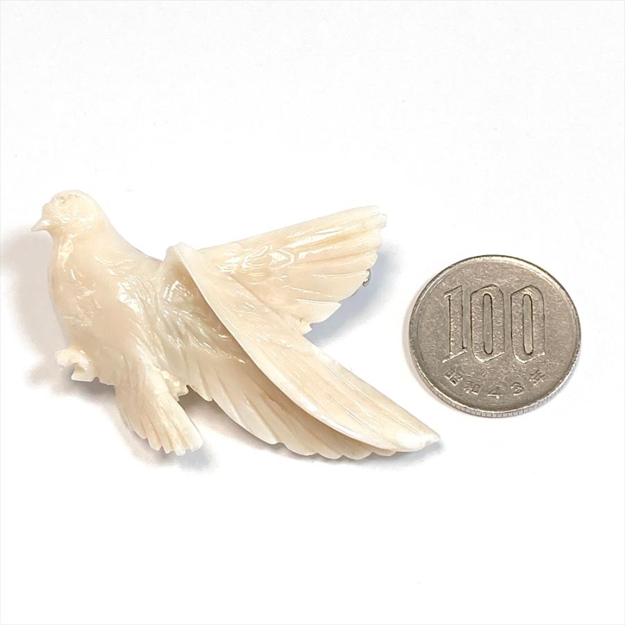 珊瑚 ブローチ 訳あり ピンク シナ海珊瑚 天然 彫 鳩 はと ハト
