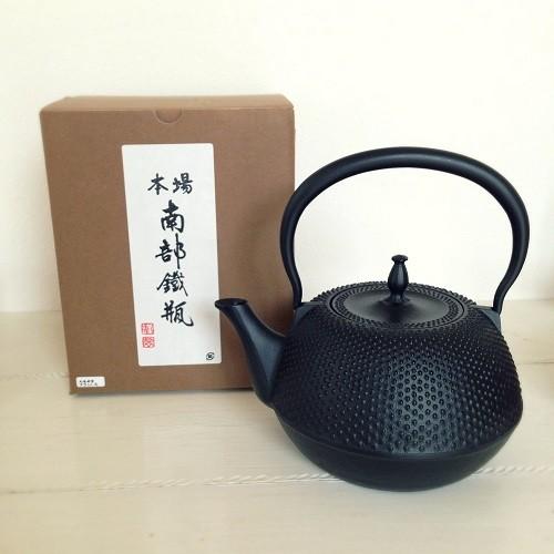 南部鉄器 - [新品] 南部鉄瓶 南部鉄器 丸南部アラレ 1.2リットル やかん 急須 日本製 南部鉄器 鉄瓶 丸南部 アラレ 1.2L 直火IH可 茶器 やかん 日本製