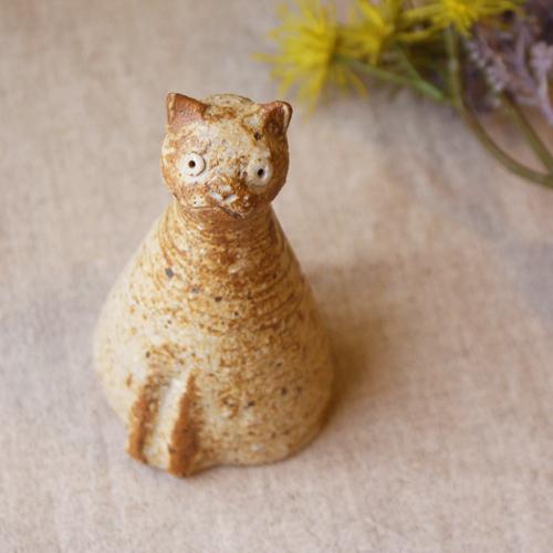 スマート猫 置きもの オブジェ 陶器 信楽焼 猫 手作り 利十郎窯 | 