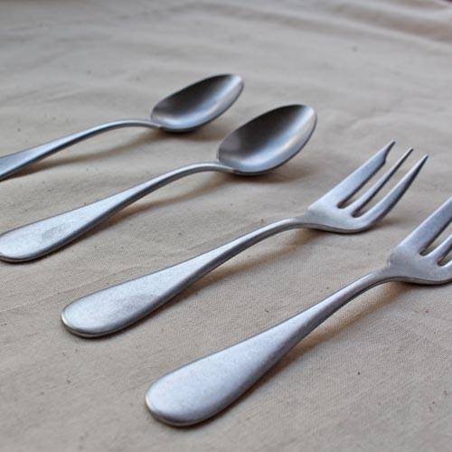 ステンレス スモーキーカラー マット グレイ ティースプーン135mm ケーキフォーク140mm 日本製 ダメージ加工 おしゃれ |  | 02