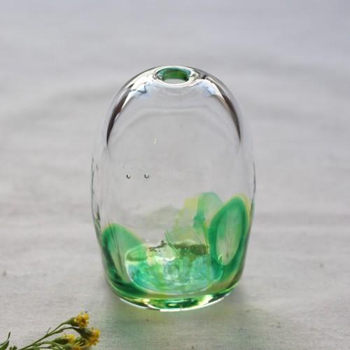 ハンドメイド 緑色 ガラス 花瓶 酒器 一輪挿し 手作り 花器 風船型 透明 midori 吹きガラス 花瓶